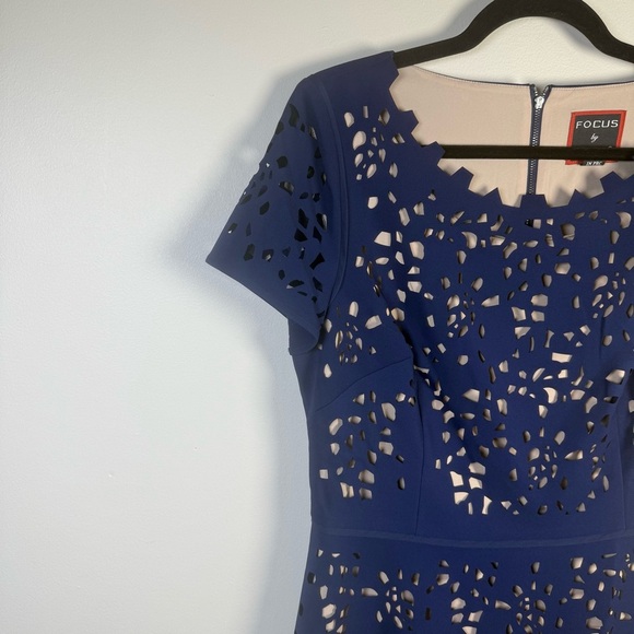 Focus by Shani Blue Laser Cut Short Sleeve Above Knee Fit & Flare Dress Size 8 - Picture 4 of 8